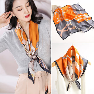 Foulard carré en soie orange à rayures et bord gris, motifs contrastés, à nouer.