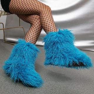 Bottes moumoute mi-mollet en fausse fourrure bleue, tige duveteuse et semelle noire.