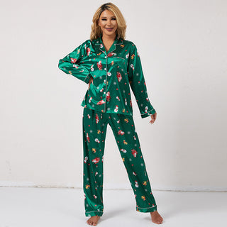 Ensemble pyjama satin vert femme : chemise boutonnée à revers et pantalon long à motifs festifs