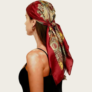 Foulard carré en satin bordeaux avec motif cachemire, grand format