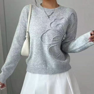 Pull Flora Line gris clair à col rond côtelé, motif floral brodé en relief