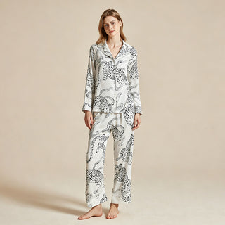 Ensemble de pyjama satin femme blanc cassé à imprimé animaux, chemise boutonnée à revers