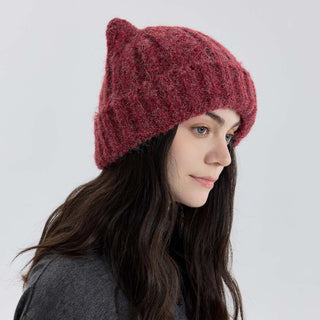 Bonnet oreilles de chat en maille bordeaux, style côtelé, laine douce