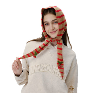 Écharpe triangle tricotée à rayures rouge et beige, motif cerises vertes, franges