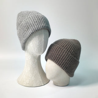 Bonnet docker en laine côtelée épaisse, gris clair, porté sur mannequin