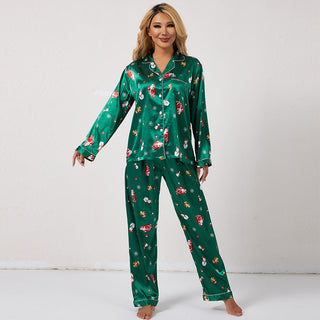Ensemble pyjama satin vert femme, chemise manches longues boutonnée et pantalon long à motifs festifs