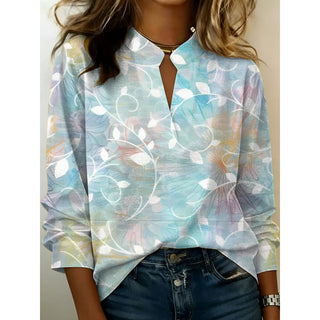Blouse à manches longues à col V fendu, fluide, bleu clair pastel à motifs feuillages.