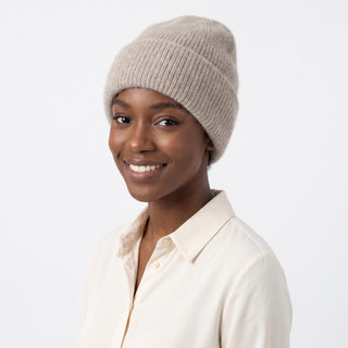 Bonnet ample en maille beige, à revers côtelé
