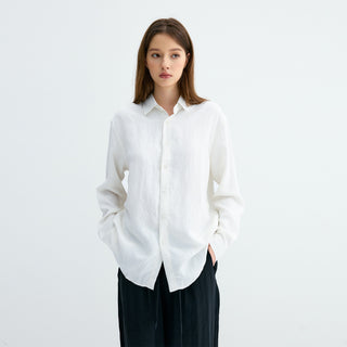 Chemise en lin blanche ample, boutonnage devant et manches longues
