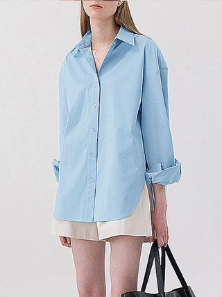 Chemise oversize femme bleu clair en popeline de coton, col classique, boutonnée, manches retroussées