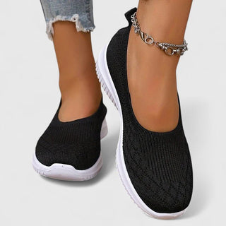 Chaussons orthopédiques femme en maille noire, semelle blanche souple, bout arrondi