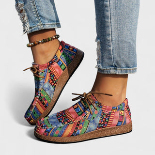 Chaussures femme à lacets motifs multicolores, semelle brune texturée