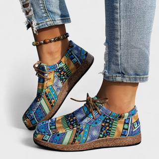 Chaussures femme motifs multicolores bleus et bruns, lacets et semelle brune