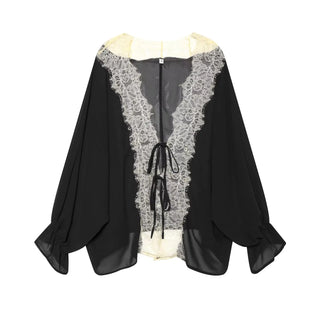Blouse noire fluide à dentelle écrue et liens à nouer devant
