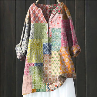 Blouse patchwork multicolore à motifs floraux et géométriques, col boutonné.