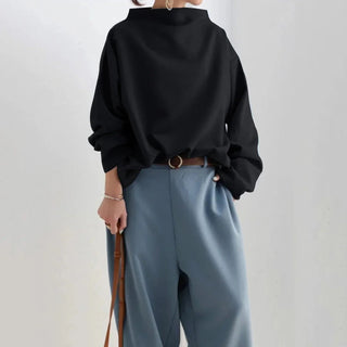Pull oversize noir col large montant, épaules décontractées, manches amples