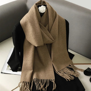 Écharpe en laine taupe, longue et douce, avec franges aux extrémités