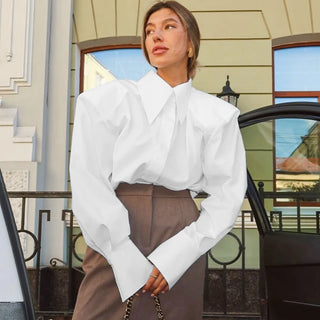 Chemise blanche structurée à manches bouffantes et poignets larges