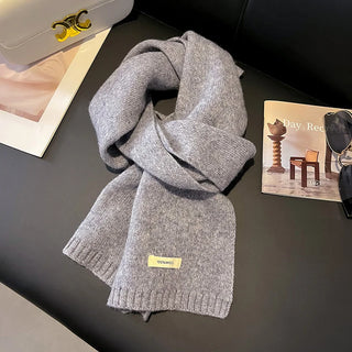 Écharpe en laine gris clair, tricotée avec des extrémités côtelées