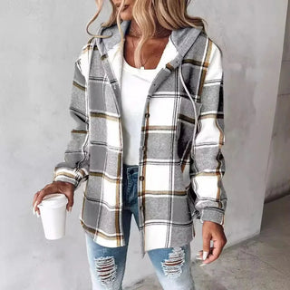 Manteau à capuche en tartan gris et beige, fermeture boutonnée, poches à rabat