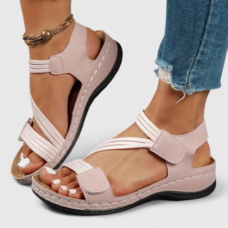 Sandales Sheina™ roses pâles avec brides croisées et boucle, semelle plateforme noire