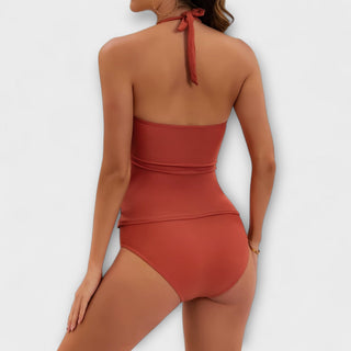 Bikini deux pièces rouge/orange au dos : haut noué et bas taille haute