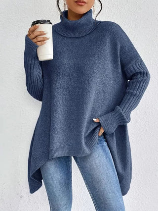 Pull en cachemire bleu, col roulé côtelé, manches longues, ourlet asymétrique