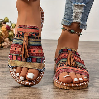 Sandales orthopédiques plates Leena motif multicolore, brides perlées et franges