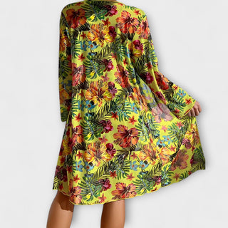 Robe de plage courte à fleurs multicolores, manches évasées, drapée sur l’ensemble bikini