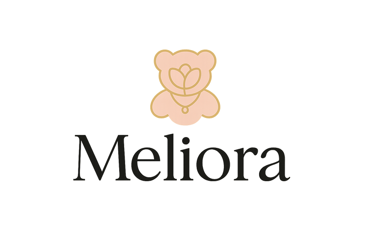 Crée un logo minimaliste et élégant pour une marque française appelée 'Meliora', spécialisée dans les oursons en fleurs éternelles avec colliers. Le logo doit inclure :  
- Une typographie sophistiquée (police serif ou script fine).  
- Un élément visuel discret : une fleur stylisée OU une silhouette d’ourson abstraite.  
- Palette : or pâle, rose poudré et noir.  
- Style : luxe intemporel, émotionnel.  
- Format : transparent (PNG) et carré.  
- Pas de effets 3D ou trop complexes.