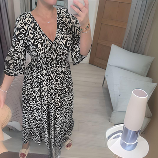 Robe bohème longue à décolleté V, motif blanc et noir, manches évasées