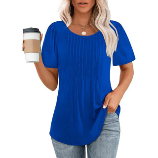 T-shirt d’été bleu à manches courtes et encolure ronde, avec fines nervures verticales