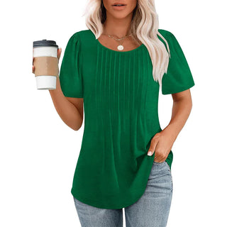 T-shirt d’été vert foncé à manches courtes et encolure ronde, avec fines nervures verticales