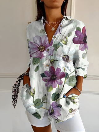 Chemise fluide blanche à fleurs violettes, encolure boutonnée, manches longues