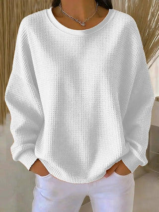 Pull long femme en tricot gaufré blanc, manches longues, col rond.