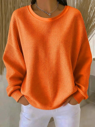 Pull long femme en tricot gaufré orange, manches longues, col rond.